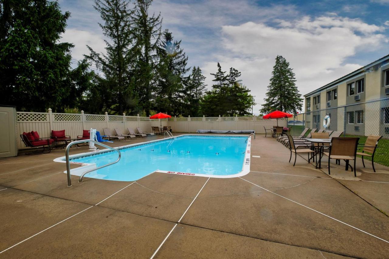 Red Roof Inn And Suites Herkimer Exterior photo